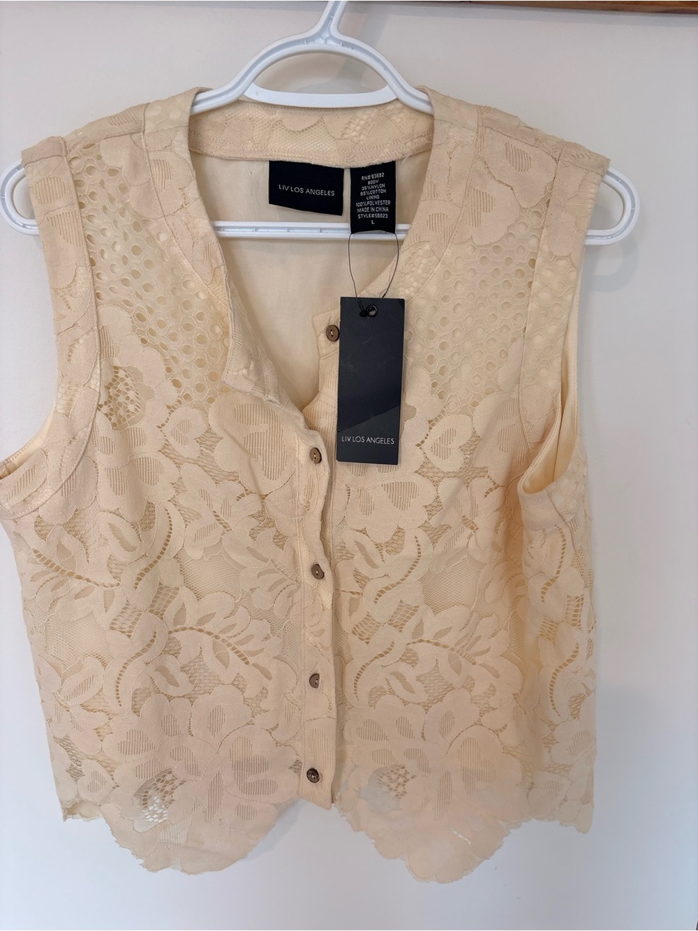 Cream Lace Button-Front Sleeveless Crop Top